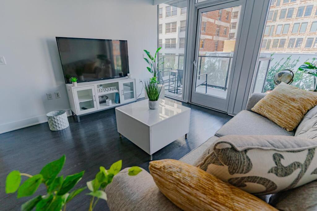 Downtown Paradise Escape With 2 Pools / Hot Tubs Apartment Los Angeles Bagian luar foto